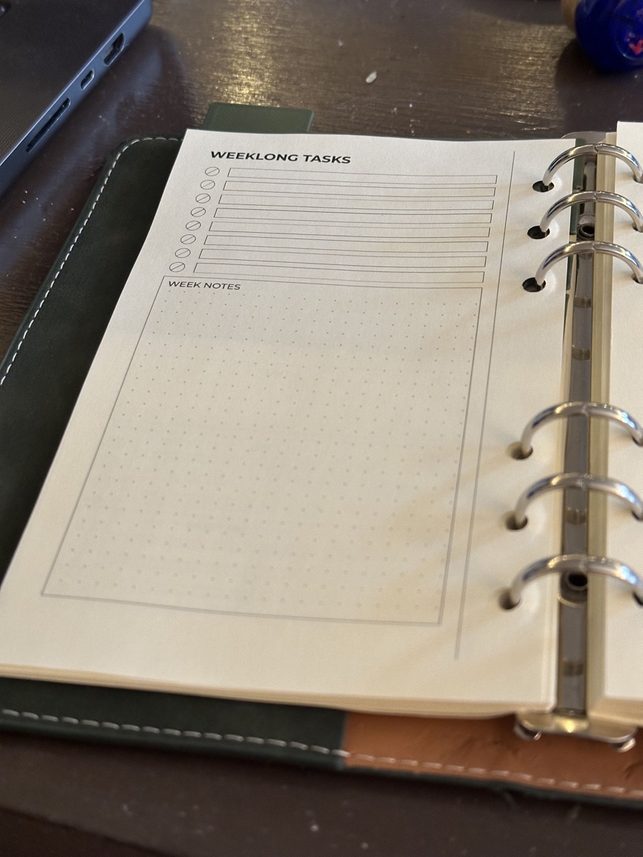 A verso page in the same binder, wide margin at the rings